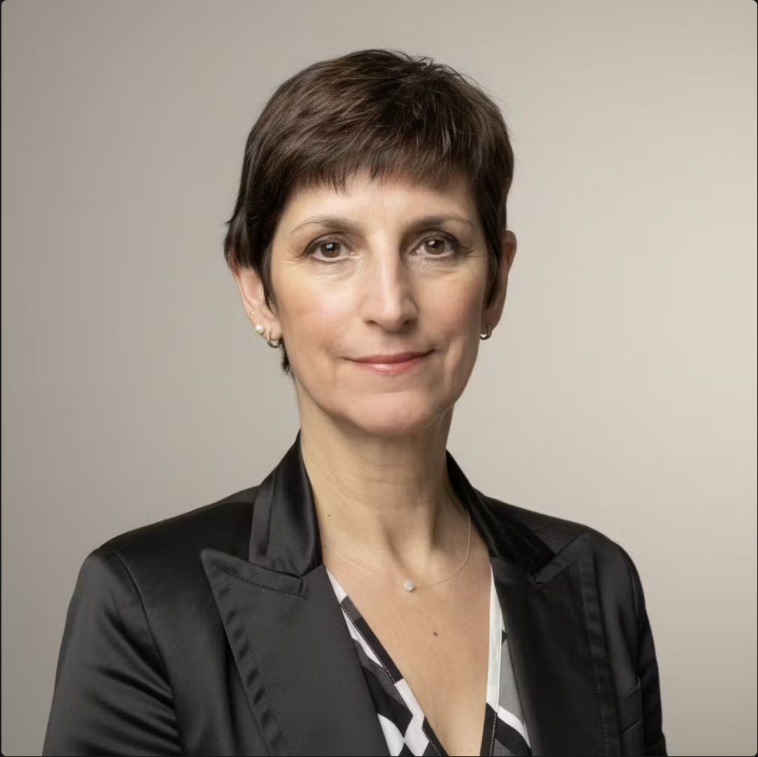 MORADIA EM BANDA T4 COM JARDIM